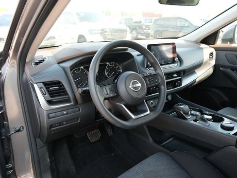 Used 2023 Nissan Rogue SV AWD/4WD image 7
