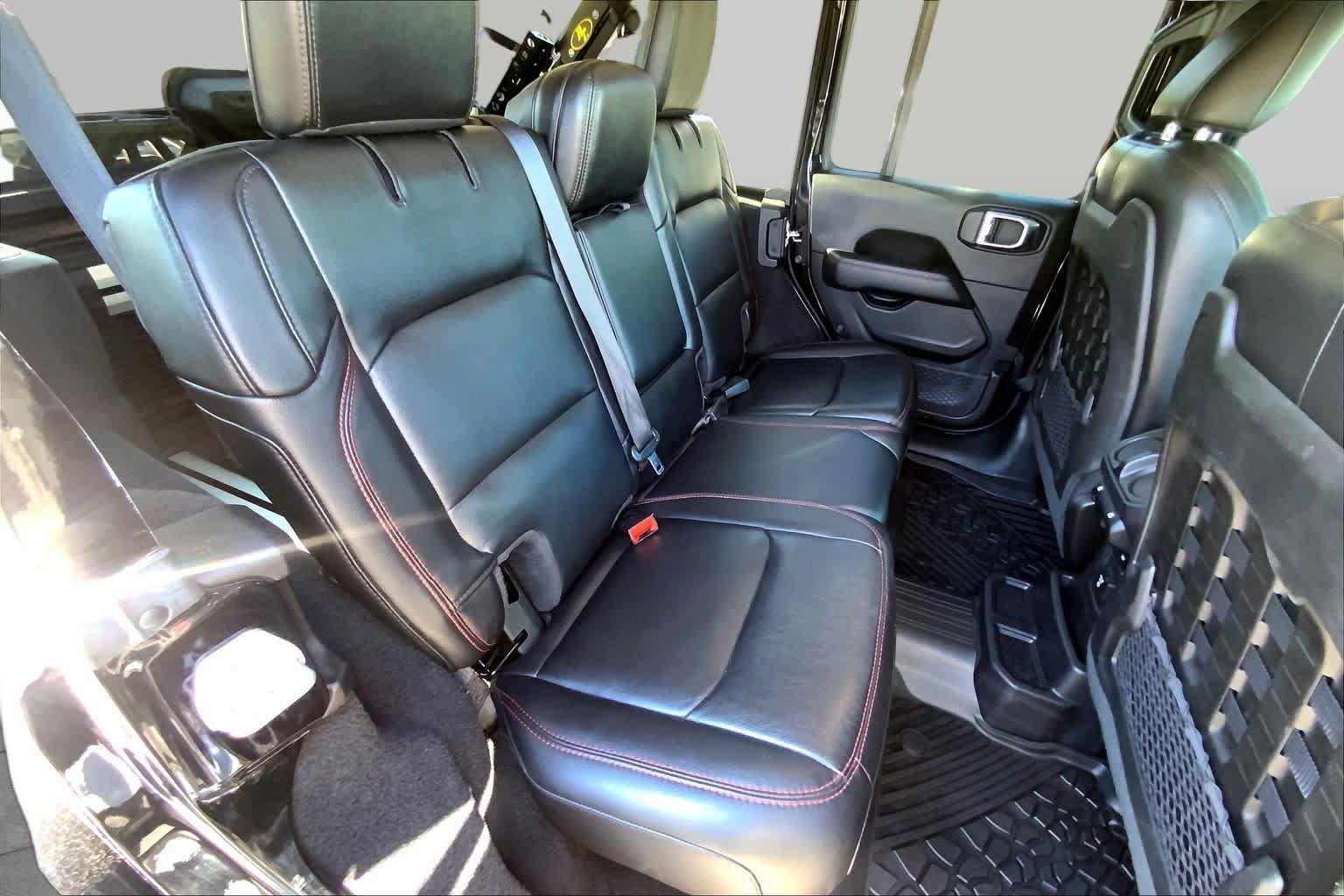 Used 2020 Jeep Wrangler Unlimited Rubicon w/ Cold Weather Group AWD/4WD image 32