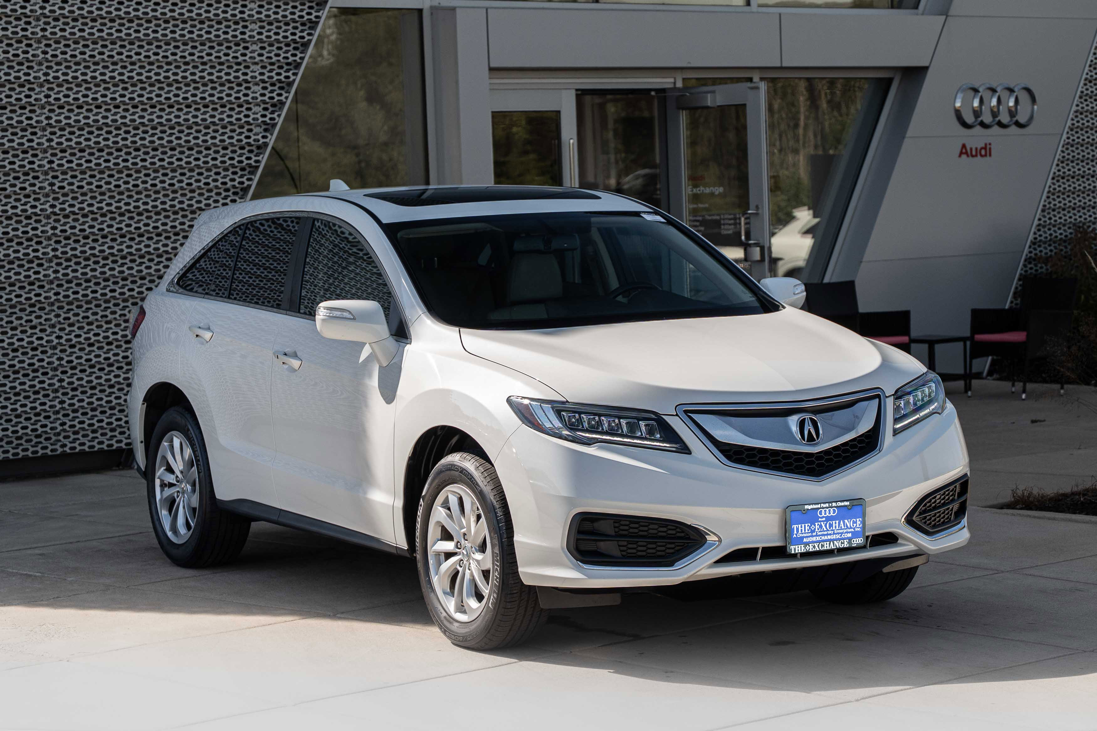 Used 2018 Acura RDX w/ Technology Package AWD/4WD image 2