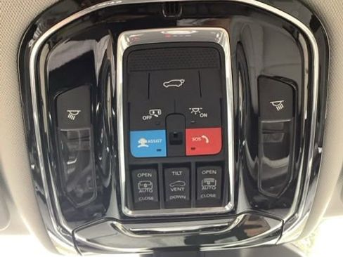 Certified 2023 Jeep Grand Cherokee Overland w/ Luxury Tech Group IV AWD/4WD image 30