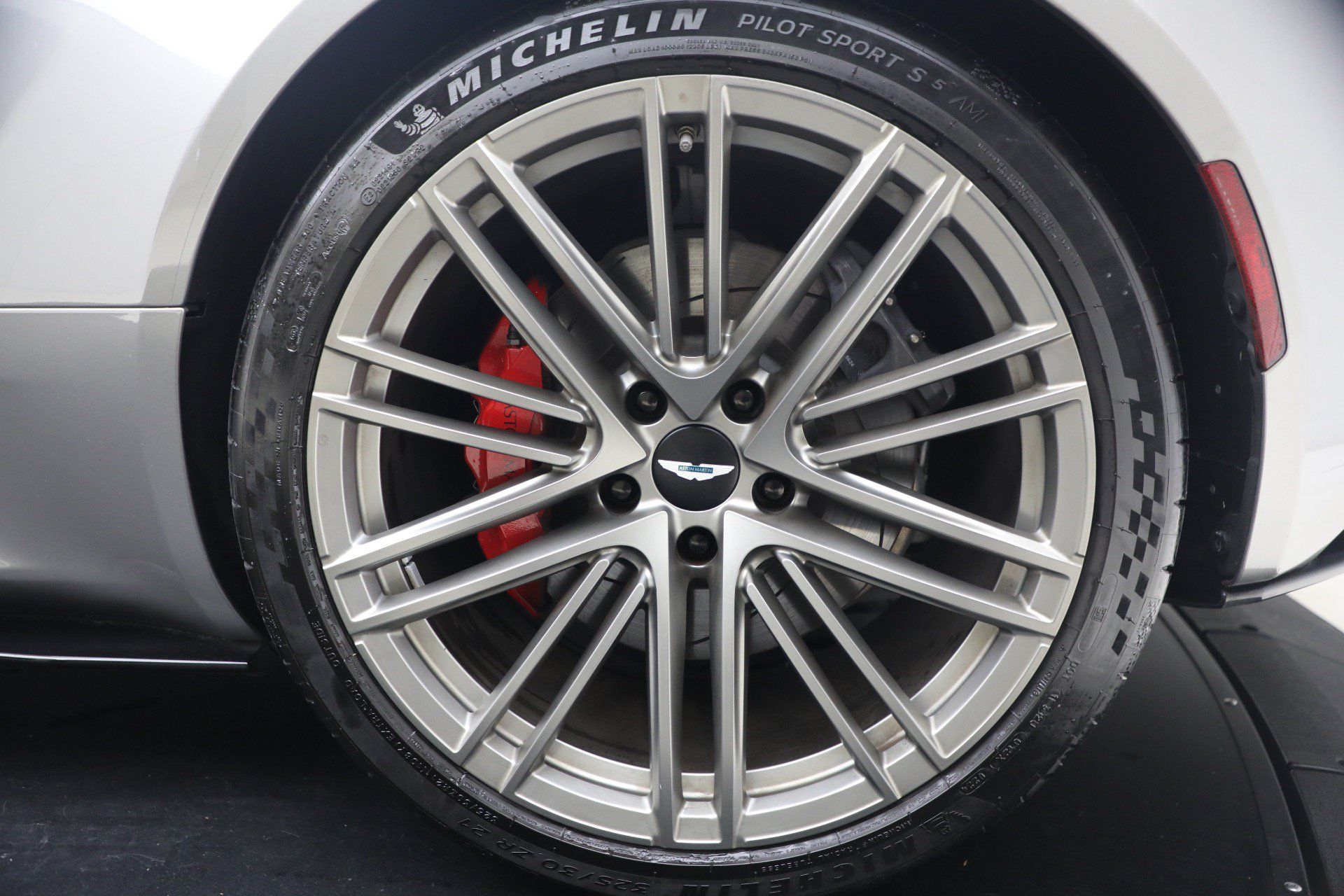 Used 2024 Aston Martin DB12 Convertible RWD image 25