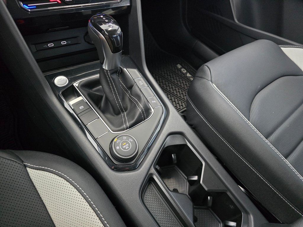 New 2026 Volkswagen Taos SEL AWD/4WD image 30