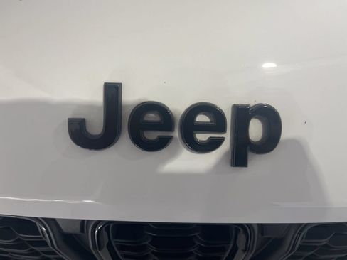 Used 2024 Jeep Grand Cherokee Altitude AWD/4WD image 35