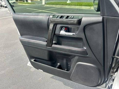 Used 2020 Toyota 4Runner Venture AWD/4WD image 28