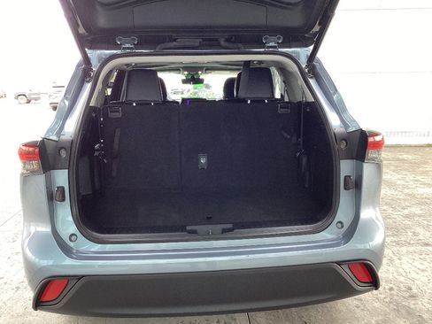 Certified 2023 Toyota Highlander XLE image 8