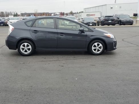 Used 2015 Toyota Prius Four image 9