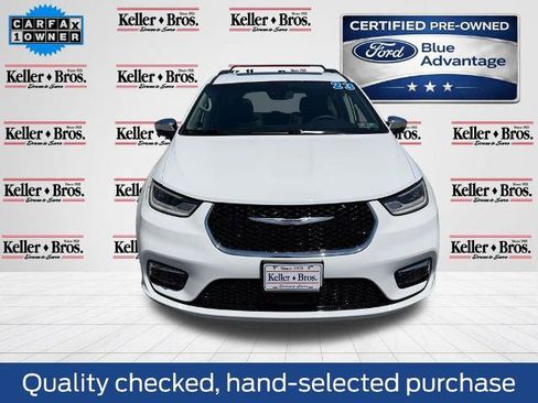Used 2023 Chrysler Pacifica Limited AWD/4WD image 2