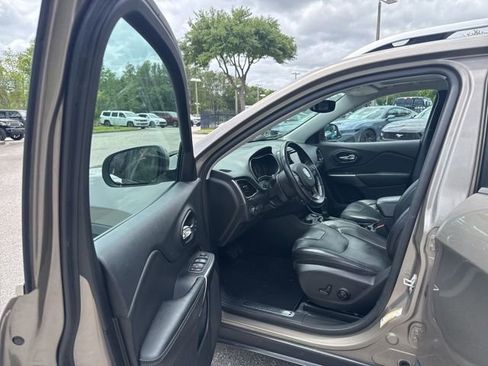 Used 2020 Jeep Cherokee Limited image 13