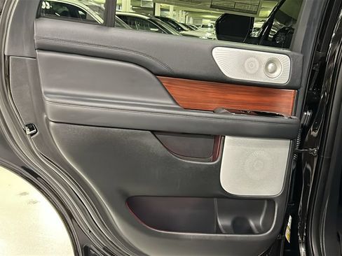 Used 2022 Lincoln Navigator Reserve AWD/4WD image 24