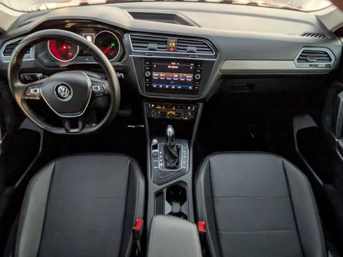 Used 2018 Volkswagen Tiguan SE image 16