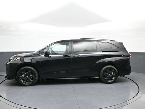 Certified 2026 Toyota Sienna XLE Woodland Edition AWD/4WD image 9