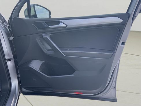 Used 2022 Volkswagen Tiguan S image 18