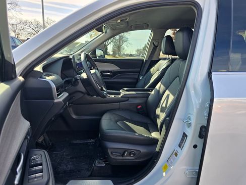 Used 2024 Toyota Grand Highlander XLE image 15