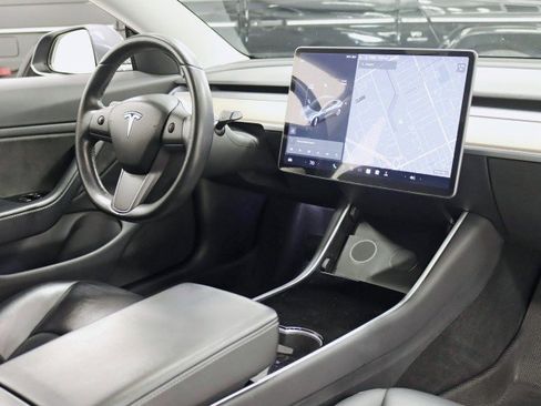 Used 2018 Tesla Model 3 image 29