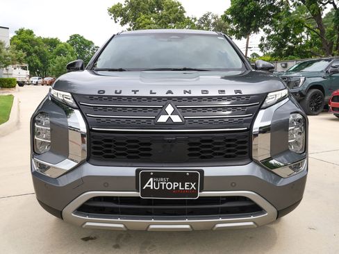 Used 2024 Mitsubishi Outlander SE FWD image 2