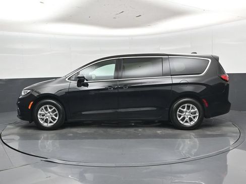 Used 2026 Chrysler Pacifica Select FWD image 32