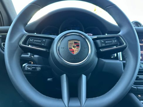 Certified 2025 Porsche Macan AWD/4WD image 24