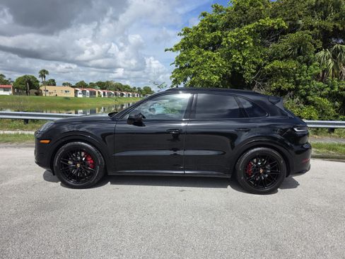 Used 2025 Porsche Cayenne GTS AWD/4WD image 7