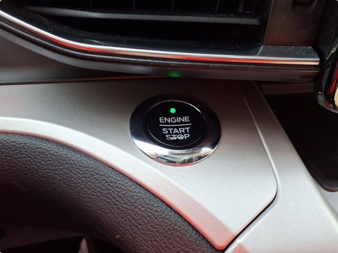 Used 2020 Ford Explorer XLT w/ Equipment Group 202A image 8