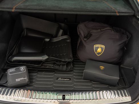Used 2024 Lamborghini Urus Performante AWD/4WD image 43