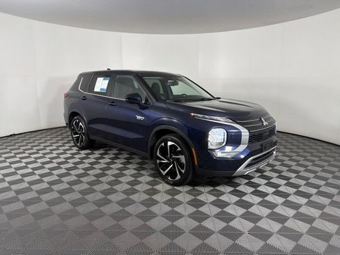 Used 2024 Mitsubishi Outlander SE AWD/4WD image 3