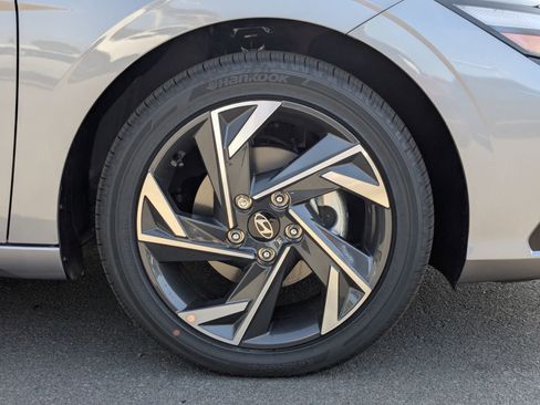 New 2025 Hyundai Elantra Limited image 7