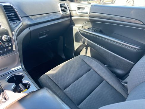 Used 2021 Jeep Grand Cherokee Laredo image 13