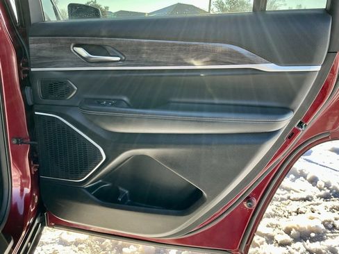 Used 2022 Jeep Grand Cherokee L Limited image 25