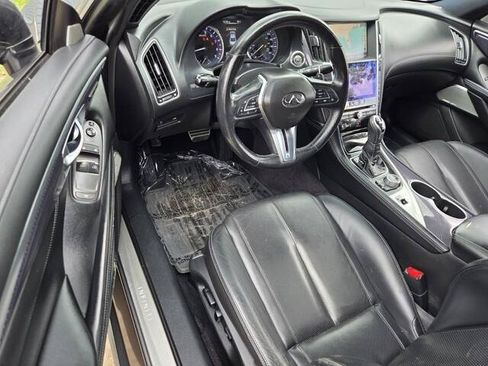 Used 2017 INFINITI Q60 Red Sport 400 RWD image 17