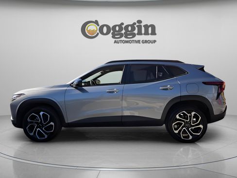 Used 2024 Chevrolet Trax RS w/ Driver Confidence Package image 2