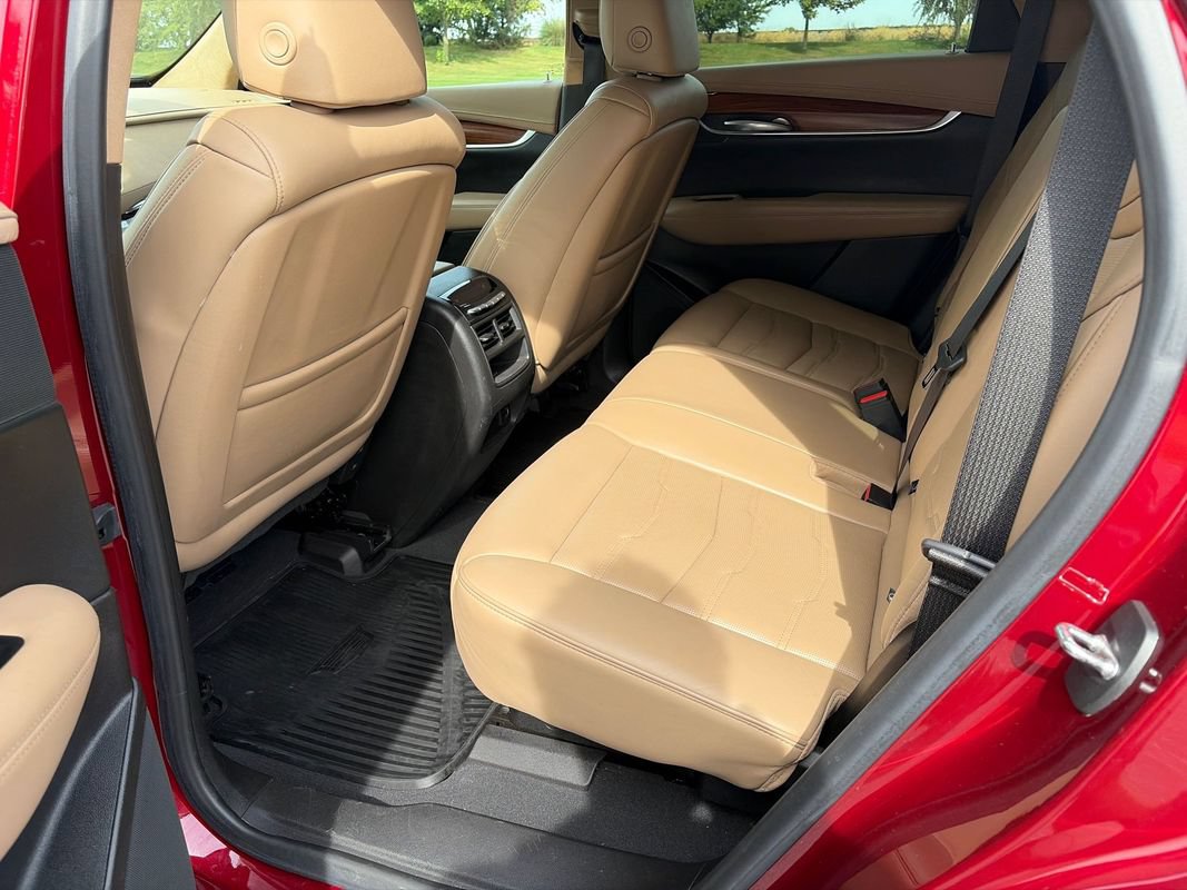 Used 2018 Cadillac XT5 Platinum w/ Driver Assist Package AWD/4WD image 11
