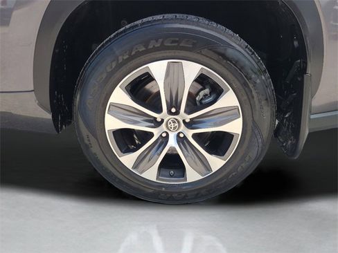 Used 2022 Toyota Highlander XLE image 13