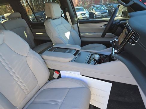 New 2025 Jeep Wagoneer Series II image 10