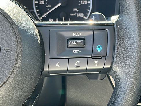 Used 2023 Nissan Rogue SV image 18