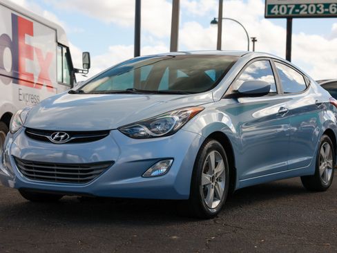 Used 2013 Hyundai Elantra GLS w/ Preferred Pkg image 4