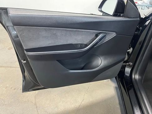 Used 2022 Tesla Model Y Long Range AWD/4WD image 24