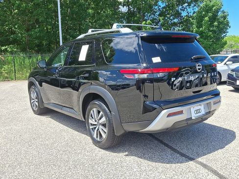 Used 2024 Nissan Pathfinder SL AWD/4WD image 4