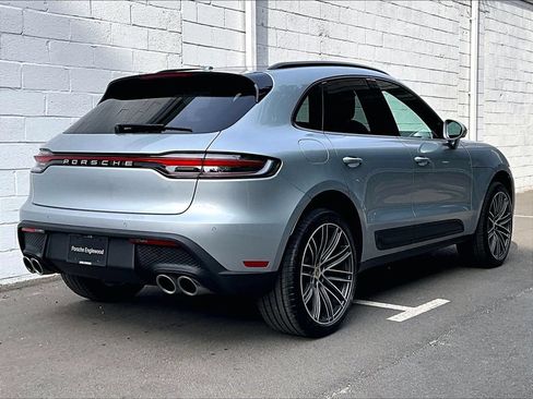 Certified 2026 Porsche Macan AWD/4WD image 17