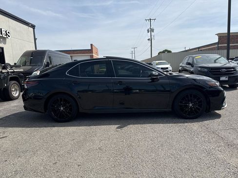 Used 2022 Toyota Camry XSE FWD image 5