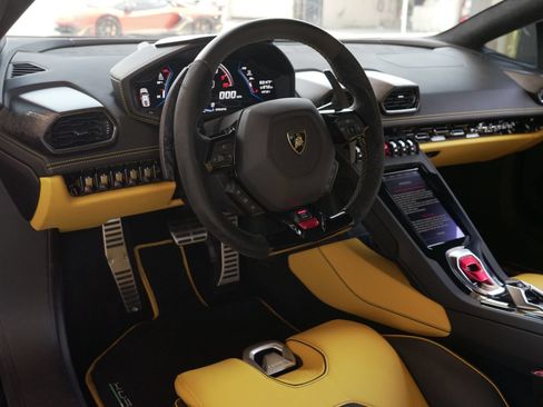 Used 2021 Lamborghini Huracan EVO RWD image 7