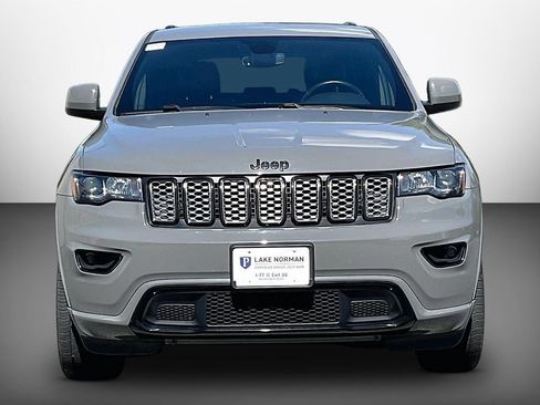 Used 2019 Jeep Grand Cherokee Altitude AWD/4WD image 3