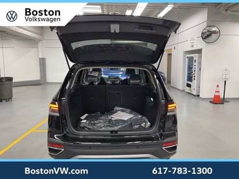 New 2026 Volkswagen Taos SE image 9