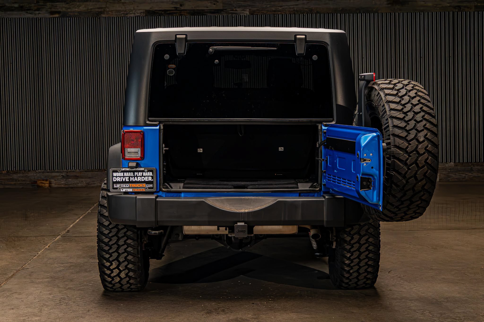 Used 2016 Jeep Wrangler Rubicon w/ Dual Top Group AWD/4WD image 9