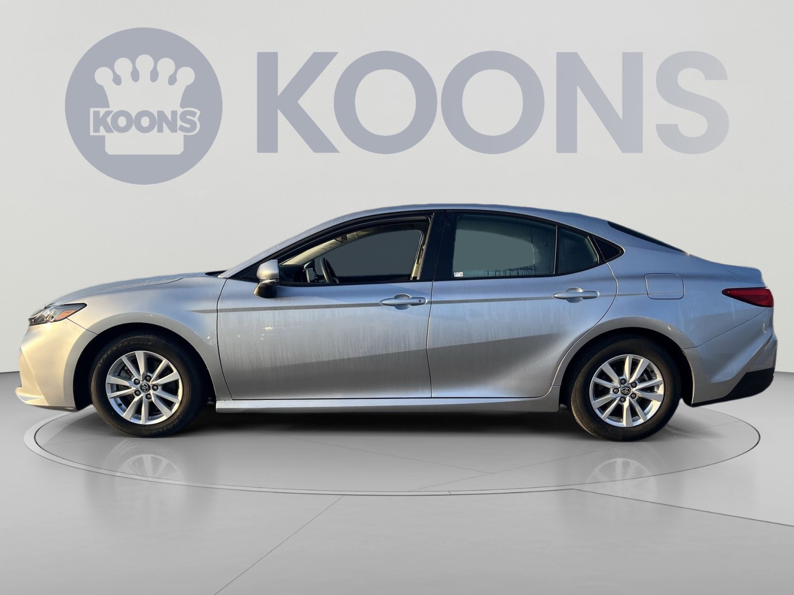 Used 2025 Toyota Camry LE FWD image 2
