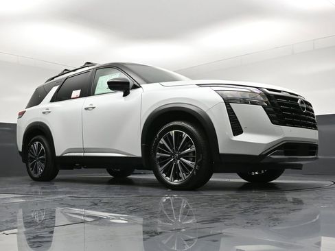 New 2026 Nissan Pathfinder Platinum w/ Cargo Package AWD/4WD image 32