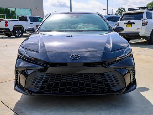 Used 2025 Toyota Camry SE FWD image 3