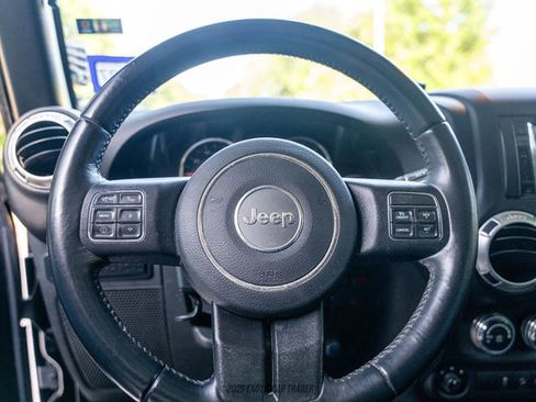 Used 2017 Jeep Wrangler Unlimited Rubicon w/ Connectivity Group AWD/4WD image 21