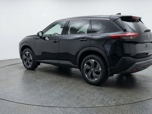 Used 2025 Nissan Rogue SV AWD/4WD image 6