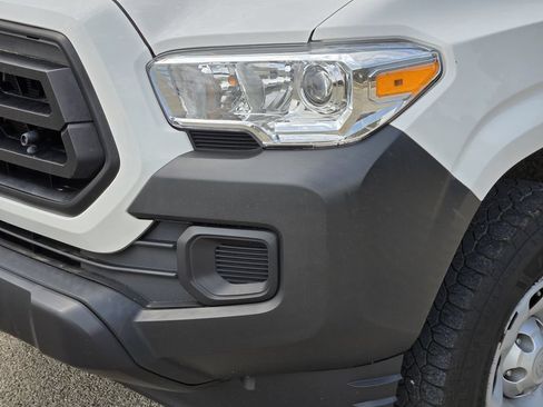 Used 2022 Toyota Tacoma SR RWD image 9