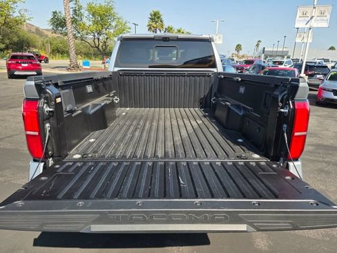 Used 2024 Toyota Tacoma TRD Off-Road w/ TRD Off Road Premium Package AWD/4WD image 17